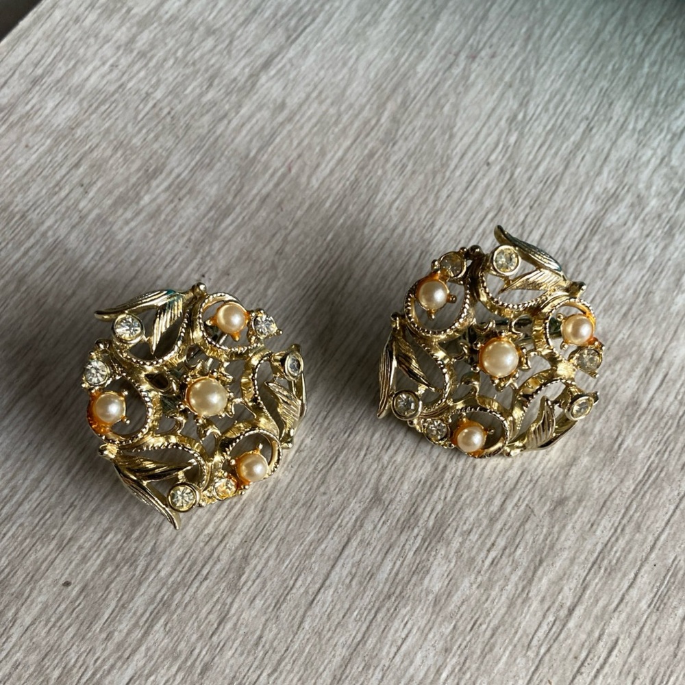 Vintage gold clip on round earrings pearls birds